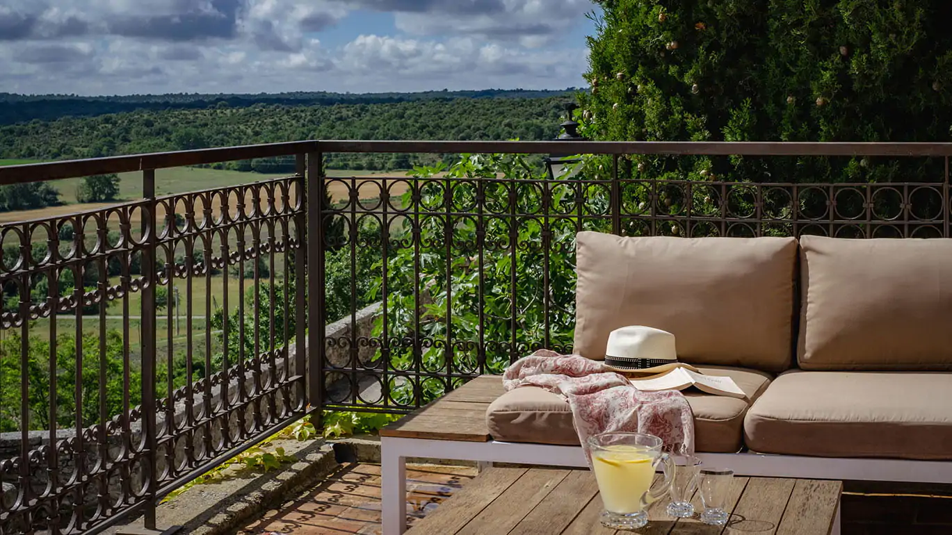 Maison de vacances perchée sur les remparts dans l'arrière-pays d'Uzès