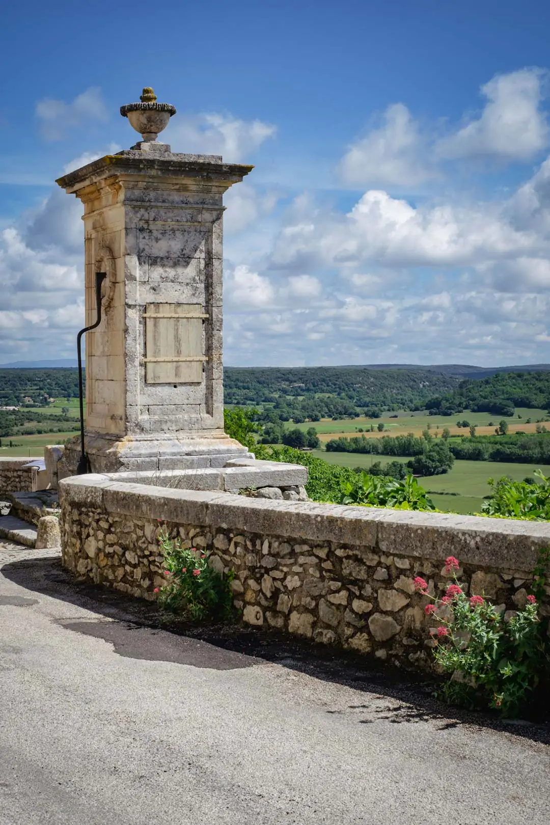 Un gîte sur les remparts de Lussan, un des plus beaux villages du Gard Provençal 