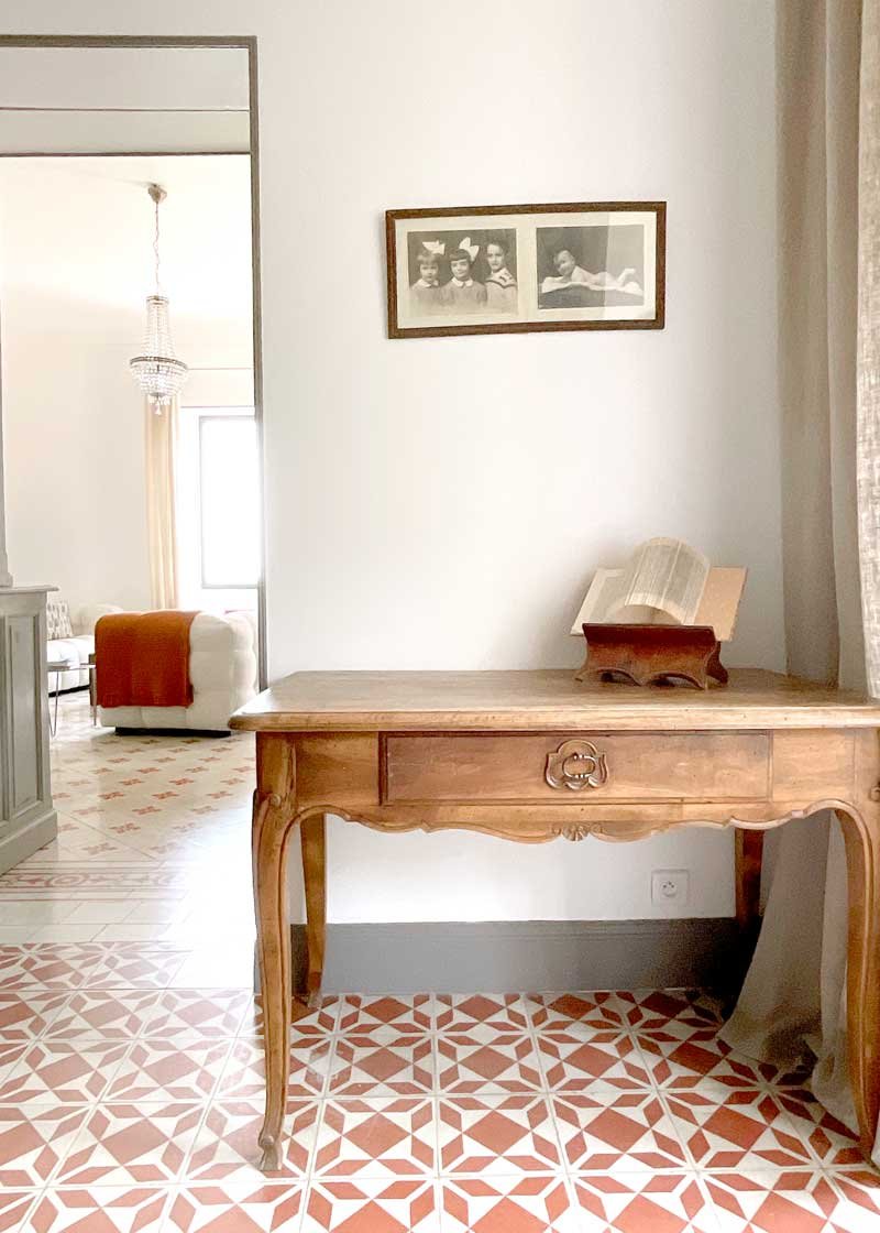Le coin bureau de l'étage Une maison d'hôtes avec jardin privé et piscine près d'Uzès